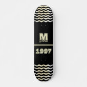 zwart Monogram jaarnummer Persoonlijk Skateboard (Voorkant)
