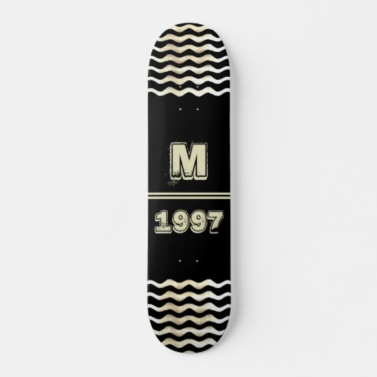 zwart Monogram jaarnummer Persoonlijk Skateboard (Voorkant)
