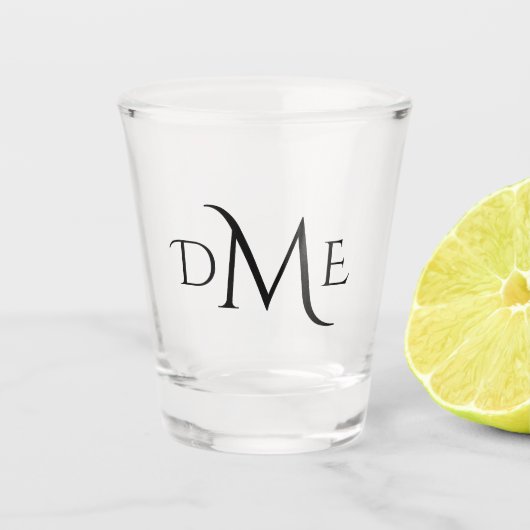 Zwart monogram met moderne tekst shot glas (Voorkant)