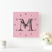 Zwart monogram-scriptnummers op roze wcn vierkante klok (Huis)