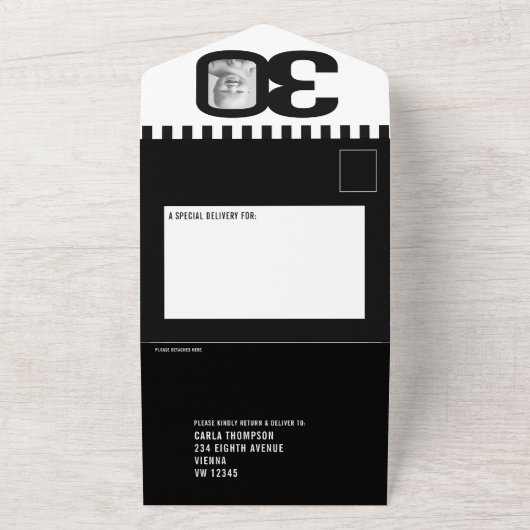 Zwart monoktofoomcirkels 30ste verjaardag  all in one uitnodiging (Buitenkant)