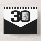 Zwart monoktofoomcirkels 30ste verjaardag  all in one uitnodiging (Achterkant)