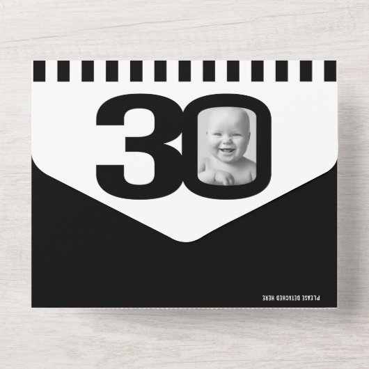 Zwart monoktofoomcirkels 30ste verjaardag all in one uitnodiging (Achterkant)