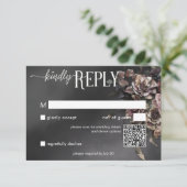 Zwart Moody Gotische Bloemen & Mist QR Code RSVP Kaartje (Staand voorkant)