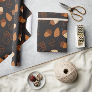 Zwart Naadloos inpakpapier: Hazelnoot en bladeren Cadeaupapier