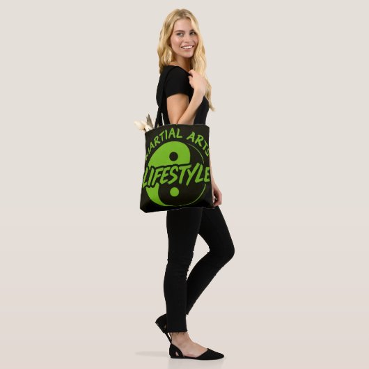 ZWART NAAR TOTE BAG (Op model)