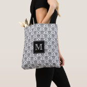 Zwart op White Damask Monogrammed Tote Bag (Dichtbij)