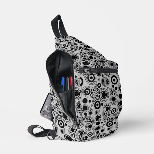 Zwart op wit cirkelvormig stip paisleystijlpatroon sling bag (Open)