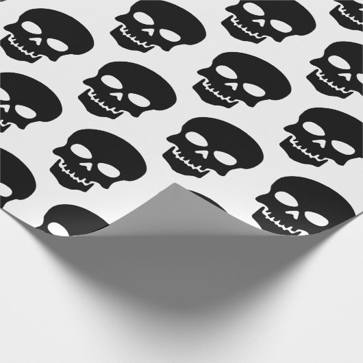 Zwart op witte schedels cadeaupapier (Hoek)