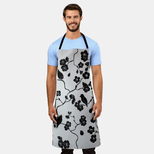 Zwart op zilveren patroonvogels en Cherry Blossom Schort (Gedragen)