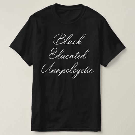 Zwart opgeleid Unapologetisch T-shirt (Design voorkant)