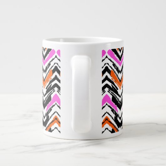Zwart, Oranje en roze hand getekend Chevron Patter Grote Koffiekop (Achterkant)
