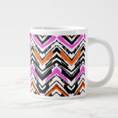 Zwart, Oranje en roze hand getekend Chevron Patter Grote Koffiekop (Rechts)
