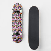 Zwart, Oranje en roze hand getekend Chevron Patter Skateboard (Voorkant)