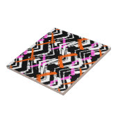 Zwart, Oranje en roze hand getekend pijlpatroon Tegeltje (Zijkant)