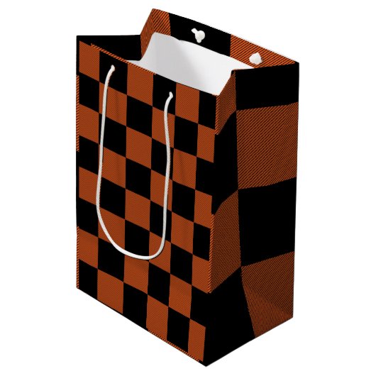 Zwart & Oranje geruit vierkant Buffalo Plaid Medium Cadeauzakje (Voorkant Gekanteld)