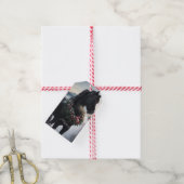 Zwart paard in de sneeuw met kerstkrans cadeaulabel (Met Touw)
