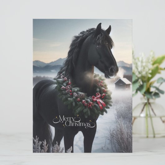 Zwart paard in de sneeuw met kerstkrans feestdagenkaart (Staand voorkant)