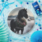 Zwart paard in de sneeuw met kerstkrans papieren bordje (Feest)