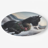 Zwart paard in de sneeuw met kerstkrans papieren bordje (Gekanteld)