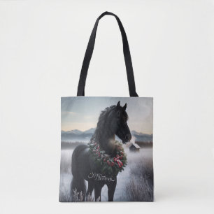 Zwart paard in de sneeuw met kerstkrans tote bag