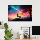 Zwart paard in vibrant Mountain Landscape Poster (Thuiskantoor)