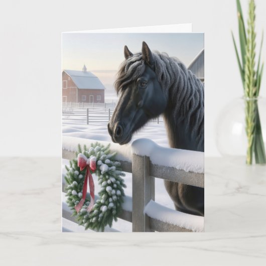 Zwart paard met een besneeuwde kerstkrans feestdagen kaart (Voorkant)