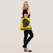 Zwart paard met tekst onderscheiden zich van de me tote bag (Op model)