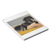 zwart paard op woestijn notitieblok (Schuin)