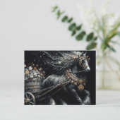 Zwart paard trekt een lading gouden Shamrocks Briefkaart (Staand voorkant)