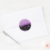 Zwart & Paarse Bloemen Bewaar de Datum Envelop Afd Ronde Sticker (Envelop)