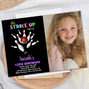 Zwart Paarse foto Bowling Verjaardagsuitnodigingen Kaart