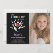 Zwart Paarse foto Bowling Verjaardagsuitnodigingen Kaart (Voorkant)