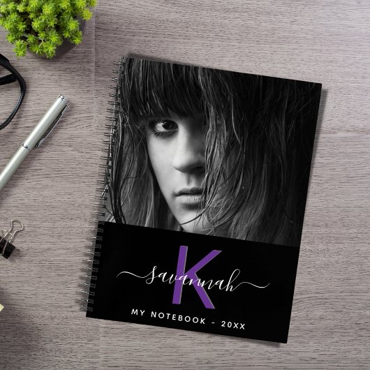 Zwart paarse foto naam monogram script notitieboek