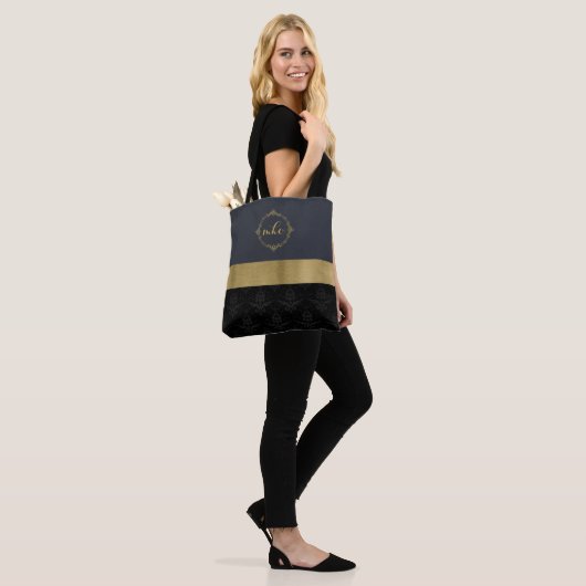 Zwart patroon met goud tote bag (Op model)