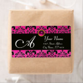 ZWART PINK FUCHSIA DAMASK, AMETHYST MONOGRAM ETIKET (Insitu)