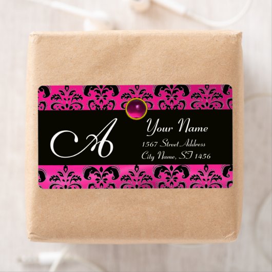 ZWART PINK FUCHSIA DAMASK, AMETHYST MONOGRAM ETIKET (Insitu)