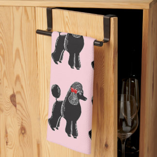 Zwart porseltje met keukenhanddoek met rode knop