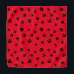 Zwart printerpatroon op rood bandana<br><div class="desc">Show hoeveel je van dieren houdt met deze schattige zwarte pootdruk. Hier in het rood getoond,  ziet het ook geweldige met andere lichtere achtergronden. Laat je huisdier er schattig uitzien.</div>