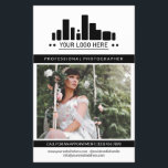 Zwart Professionele Fotograaf Logo Grote Foto Flyer<br><div class="desc">Marketing flyer voor een professionele fotograaf gepersonaliseerd met een grote foto, logo, contactgegevens aan één kant en aangepaste tekst, meer foto's en profielfoto in een charmant schoon zwart en wit ontwerp. Vrouwelijke en chique professionele fotografie flyer in een strak design met een zwarte accentkleur en een charmant script gepersonaliseerd met...</div>
