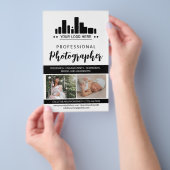 Zwart Professionele Fotograaf Uw Logo Flyer (Hand)