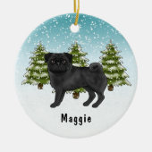 Zwart Pug Schattige Cartoon Dog Snowy Winter Fores Keramisch Ornament (Voorkant)