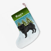 Zwart Pug Schattige Cartoon Dog Snowy Winter Fores Kleine Kerstsok (Achterkant (Hangend))
