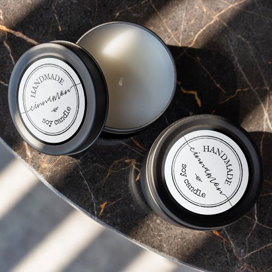 Zwart rand productlabel met handgeschreven script ronde sticker