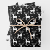 Zwart rendier, kerstboom en feestpatroon inpakpapier vel (In situ)