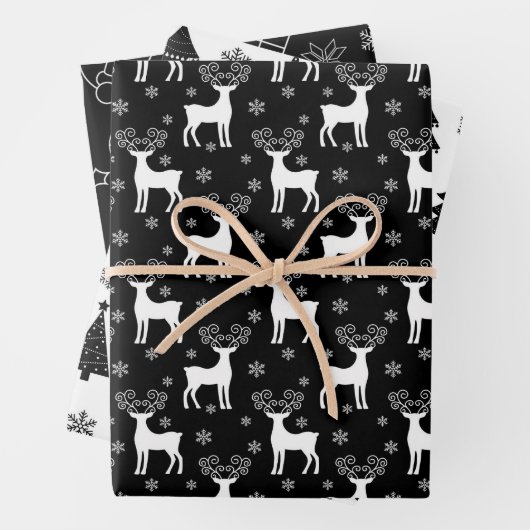 Zwart rendier, kerstboom en feestpatroon inpakpapier vel (In situ)