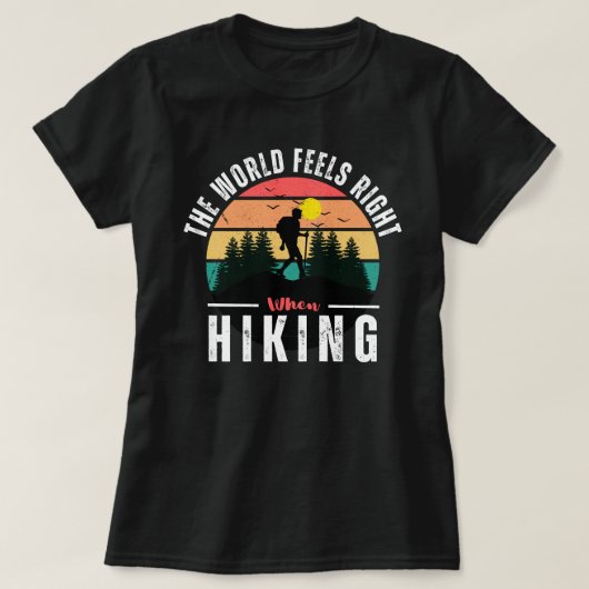 Zwart Retro Wandelen Mountain Camp Adventure T-shirt (Design voorkant)