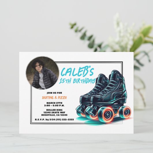 Zwart Rollerblades Blauw Glow Wielen Verjaardagsfe Kaart (Staand voorkant)