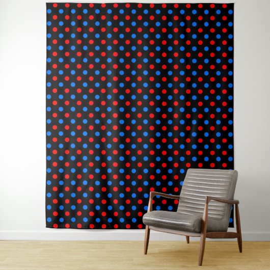 Zwart Rood Blauw Stippen Design Wandkleed (In situ)