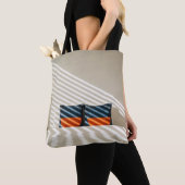 Zwart rood en witte vlekkeloos textiel op witte be tote bag (Dichtbij)